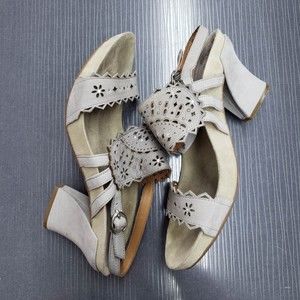 Earthies Women's Size 10 Light Grey Rosarito Leather Wedge Sandal - No Box